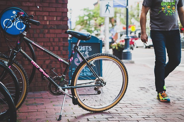 andar de bicicleta